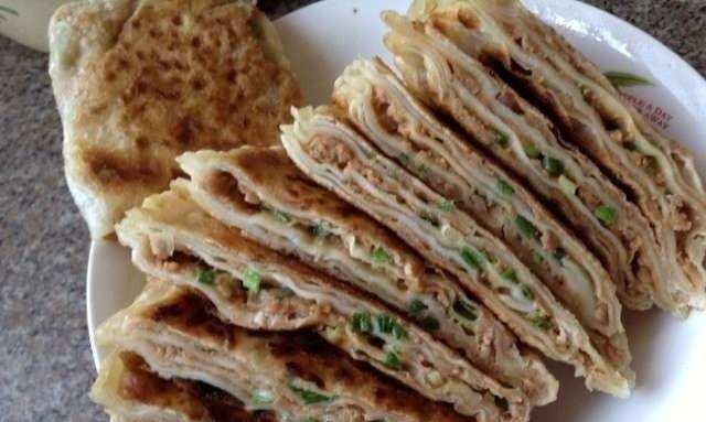 千层葱香肉饼的完美做法（15个步骤教你制作口感绝佳的肉饼）-第1张图片-美味行家