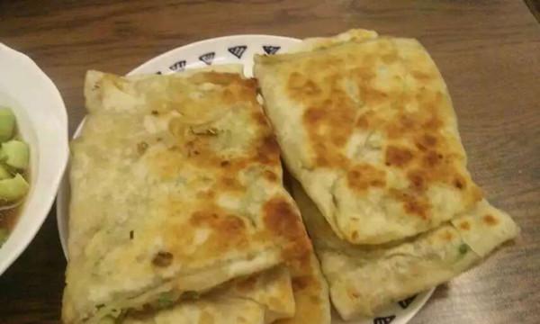 千层葱香肉饼的完美做法（15个步骤教你制作口感绝佳的肉饼）-第2张图片-美味行家