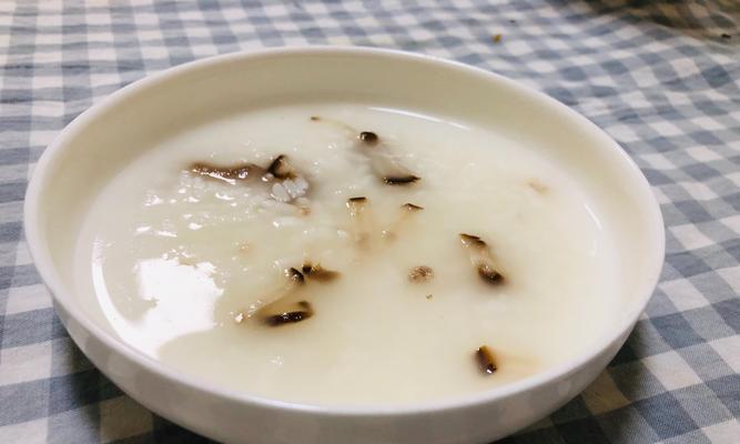 一碗温暖的香菇肉片粥，满足你的味蕾（用爱为家人煮一碗健康美味的粥，让他们感受到温馨的关爱）-第2张图片-美味行家