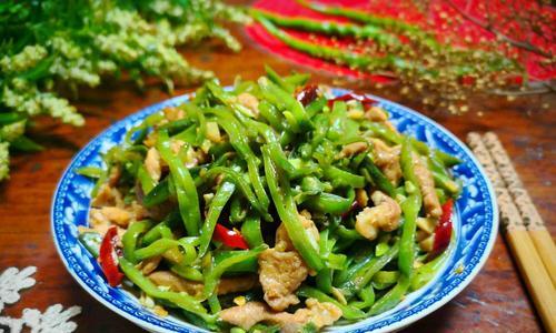 美味肉丝扁豆的烹饪方法（简单易学的家常菜，让你的味蕾充满惊喜）-第3张图片-美味行家