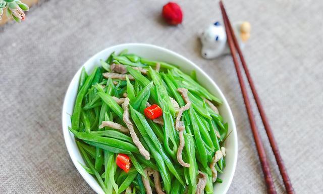 美味肉丝扁豆的烹饪方法（简单易学的家常菜，让你的味蕾充满惊喜）-第2张图片-美味行家