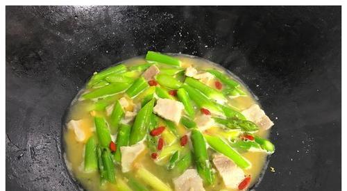 美味咸蛋芦笋火腿焗土豆的做法（咸香鲜美，土豆焗出丰富层次口感）-第2张图片-美味行家