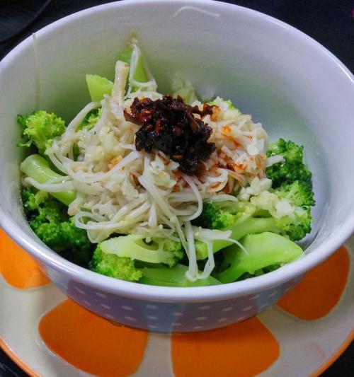 用以西兰花和双菇打造的美味佳肴（健康美味，轻松下厨，以西兰花双菇让你爱上健康饮食）-第2张图片-美味行家
