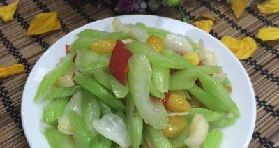 清爽美味的以西芹百合炒木耳做法大全（清新素菜，健康美食，营养丰富，家庭必备菜肴）-第1张图片-美味行家