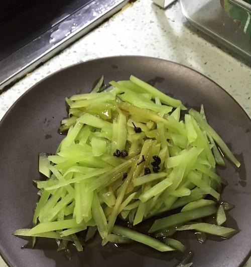 清爽美味，尝莴苣拌百叶丝（以莴苣为主材，百叶丝为搭配，美味佳肴不容错过！）-第2张图片-美味行家