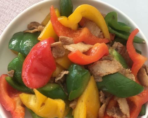 三色炒肉片的做法（用不同颜色的蔬菜搭配肉片，让你的菜品更加丰富美味）-第3张图片-美味行家