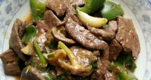 五花肉炒猪肝，美味又营养的家常菜（健康煮食，餐桌上的经典组合）-第1张图片-美味行家