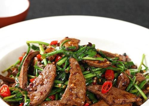 五花肉炒猪肝，美味又营养的家常菜（健康煮食，餐桌上的经典组合）-第2张图片-美味行家