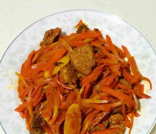 瘦肉炒胡罗卜丝，营养美味又健康！（轻松学会瘦肉炒胡罗卜丝的正确做法，让你的味蕾大呼过瘾！）-第3张图片-美味行家
