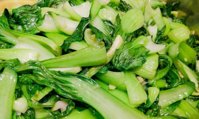美味蒜蓉扒油菜，健康养生的佳肴（绿色健康的蔬菜佳肴，鲜香口感让你回味无穷）-第2张图片-美味行家