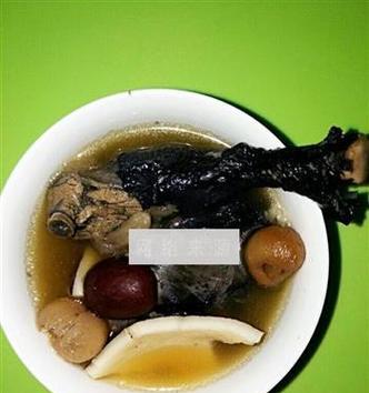 椰子煲乌鷄的美食之旅（健康营养的家常菜肴，新颖独特的椰香口感）-第3张图片-美味行家