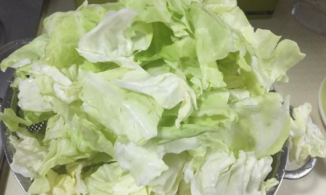 香气四溢，油润可口，以油香炝菠菜的做法（用油香调味，菠菜炒出惊艳美味，添香添色的美食艺术）-第3张图片-美味行家