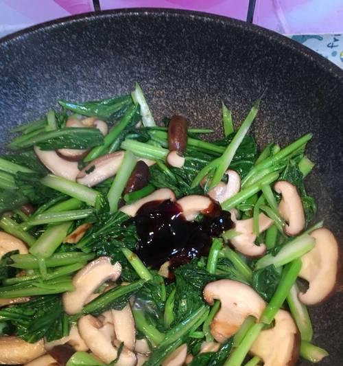香菇肉丁油麦菜的家常做法（营养美味的家常菜谱）-第1张图片-美味行家