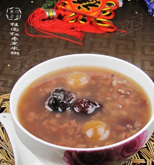 月季花桂圆糯米粥的制作方法（用新鲜月季花和桂圆制作的营养丰富的糯米粥）-第3张图片-美味行家