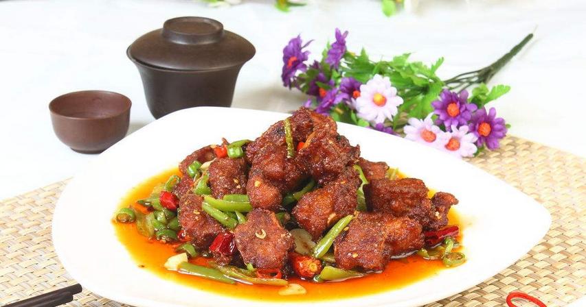 如何制作美味的香辣假排骨（做法详解，让你秒变厨艺达人）-第3张图片-美味行家