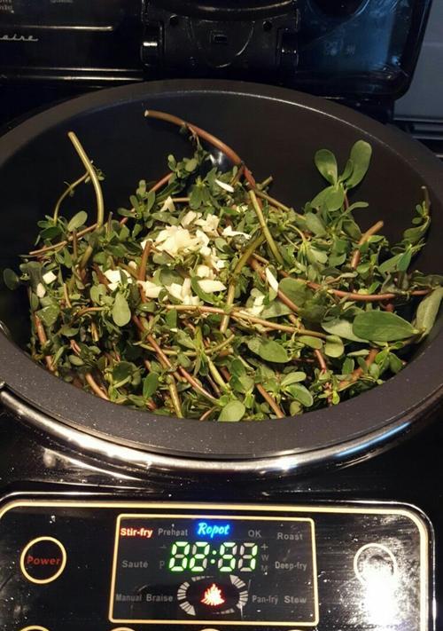 以马齿苋为主料，搭配蒜茸，让你尝到农家的味道（以马齿苋为主料，搭配蒜茸，让你尝到农家的味道）-第1张图片-美味行家