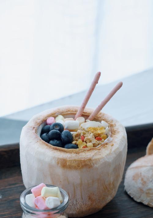 椰香浓郁的椰奶冻，美味清凉的夏日甜品（椰奶冻的制作方法及口感介绍）-第1张图片-美味行家