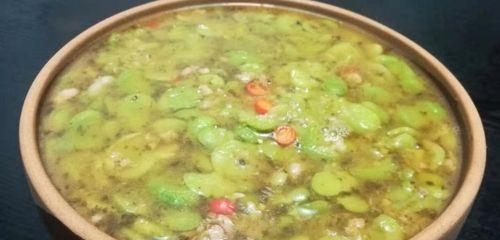 以酸菜洋芋蚕豆汤为主角的营养美食（酸菜的健康好处与蚕豆的口感结合，打造美味滋补汤品）-第2张图片-美味行家