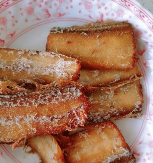 香味四溢的蜀香带鱼（美味佳肴诱人入味，享受川菜文化的极致体验）-第3张图片-美味行家
