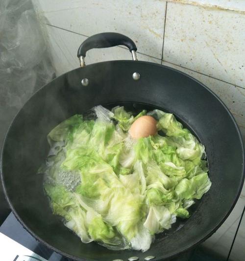 清爽又健康，水煮生菜的做法（快速简便，让生菜更美味）-第1张图片-美味行家