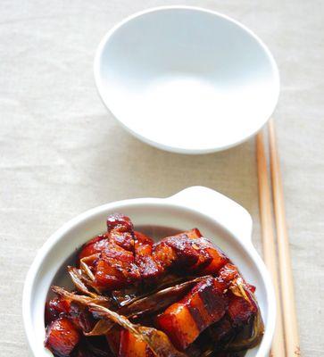 鲜嫩口感，美味诱人——肉烧干豆角（中式经典家常菜谱，轻松制作，不容错过）-第3张图片-美味行家