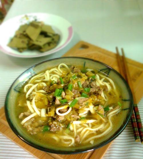 学会做正宗的鲜牛肉汤面（传承美食文化，体验鲜美滋味）-第1张图片-美味行家