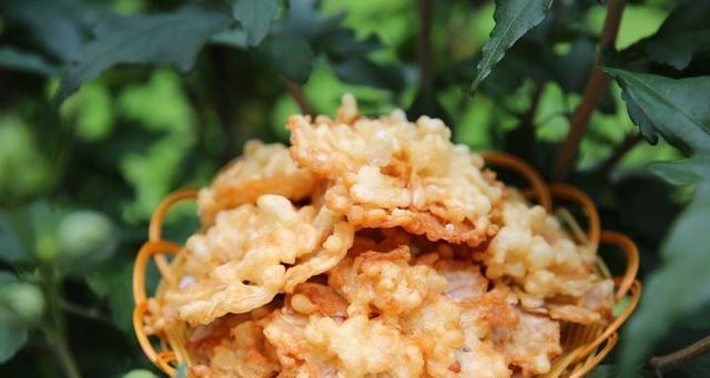 一道经典的家常菜——筒子骨炖木槿花（传统美食，味道鲜美，营养丰富）-第1张图片-美味行家