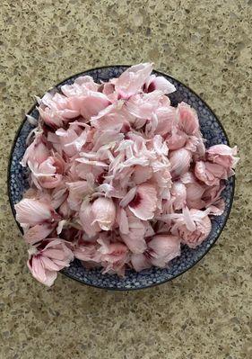 一道经典的家常菜——筒子骨炖木槿花（传统美食，味道鲜美，营养丰富）-第3张图片-美味行家