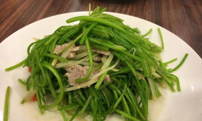 口感清爽的水莲肉丝炒菜（做法简单，快速上桌，开胃好味）-第3张图片-美味行家