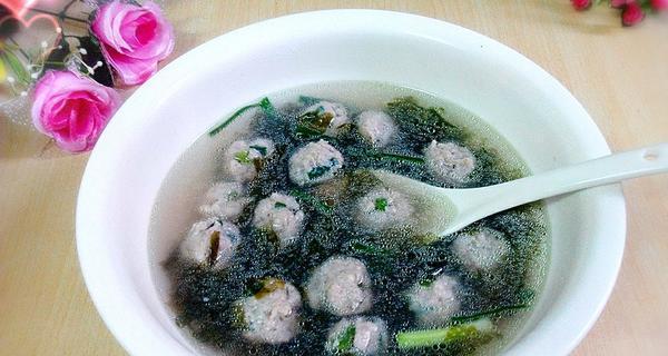 瘦肉紫菜丸子的做法（海味与肉质的完美融合）-第2张图片-美味行家