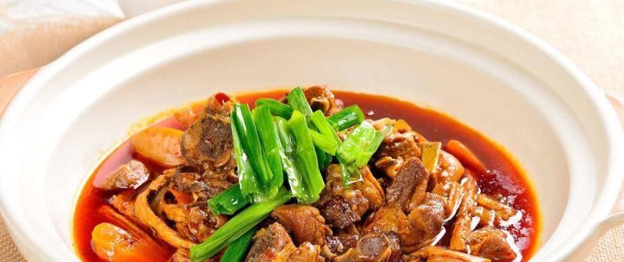 砂锅炖双鱼——营养美味的家常菜（掌握这些技巧，让你的砂锅鱼更加美味）-第2张图片-美味行家