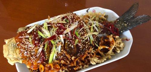石梯麻辣脆皮鱼的完美制作方法（口感香脆、味道鲜美，让你爱不释手的石梯麻辣脆皮鱼！）-第3张图片-美味行家