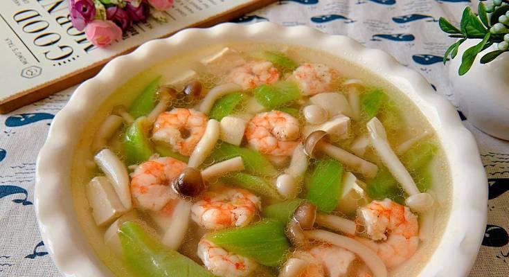 如何制作美味营养的虾仁丝瓜菌菇汤？（一碗滋补美味的汤品，从选材到烹饪完美指南。）-第3张图片-美味行家