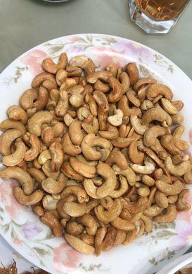 腰果开胃炒的做法（用腰果为主角，开启味蕾新体验）-第1张图片-美味行家