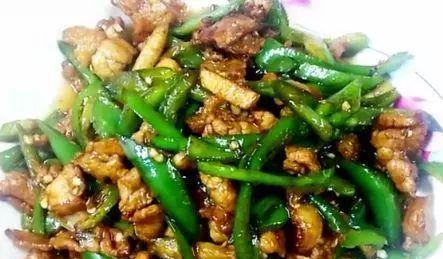 家常美食之线椒炒肉丝（味道鲜美，营养丰富，健康易做）-第3张图片-美味行家