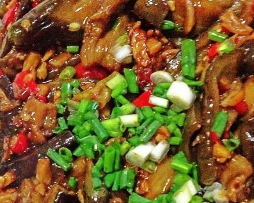 以鱼籽烧茄子，美味又健康（一道美味的健康佳肴，让你爱上茄子的滋味）-第2张图片-美味行家
