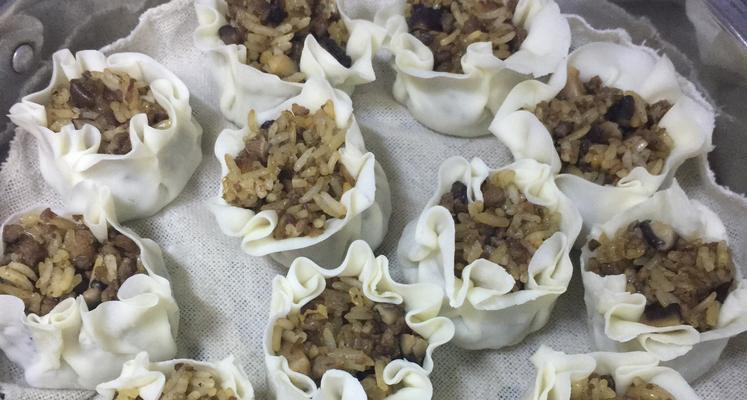 香菇胡萝卜肉馅烧麦制作教程（一道美味健康的中式小吃制作教程）-第2张图片-美味行家