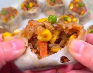 香菇胡萝卜肉馅烧麦制作教程（一道美味健康的中式小吃制作教程）-第3张图片-美味行家