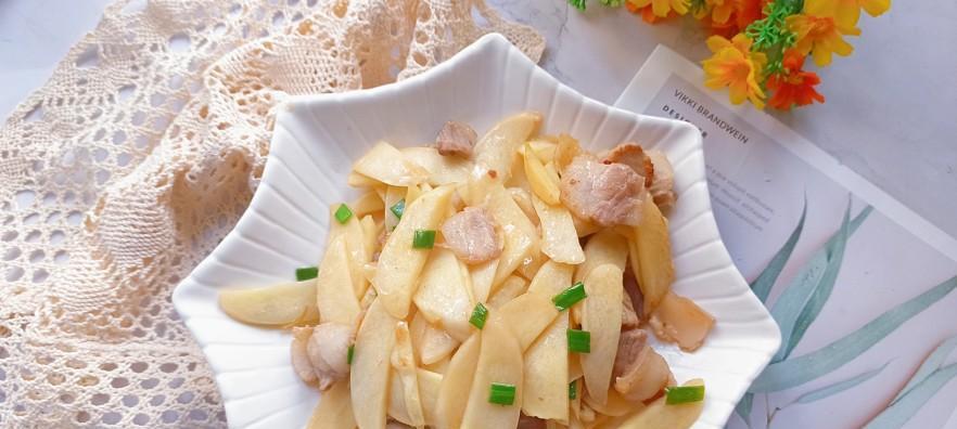 五花肉炒茭白，美味又下饭（怎样炒出口感鲜嫩的茭白？——以五花肉炒茭白为例）-第3张图片-美味行家