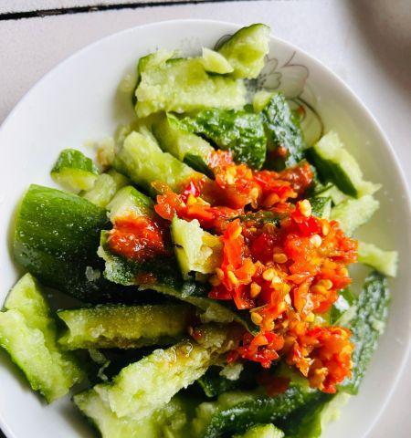 以爽口刀拍黄瓜，做出清爽美味（体验不一样的切菜乐趣，轻松制作健康美食）-第3张图片-美味行家