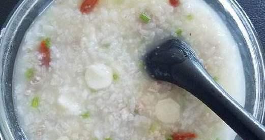 以鲜淮山瘦肉粥为主食的健康生活（做法简单，口感绵密，适合各个年龄层的美味粥品）-第2张图片-美味行家