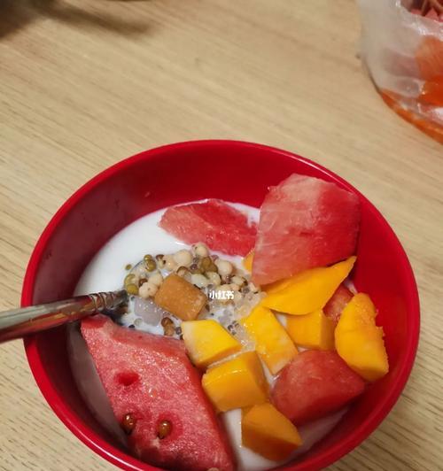 椰奶芋圆水果西米露，轻松制作，清凉消暑（制作方法详解，果蔬搭配多样化）-第1张图片-美味行家