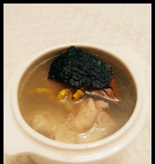 石斛虫草花鸡汤的营养与制作方法（打造一道健康美味的中式汤菜）-第2张图片-美味行家