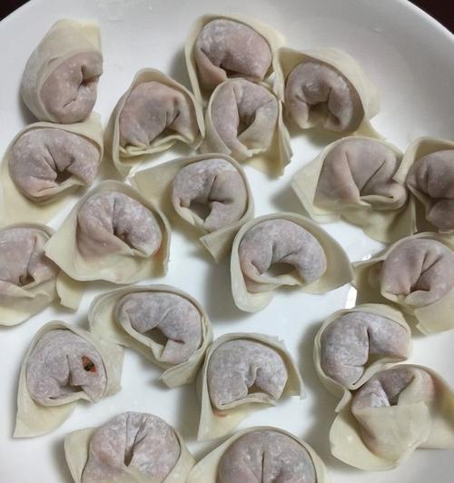香菇鲜肉馄饨的制作方法（美味的香菇鲜肉馄饨，让你爱不释口）-第2张图片-美味行家