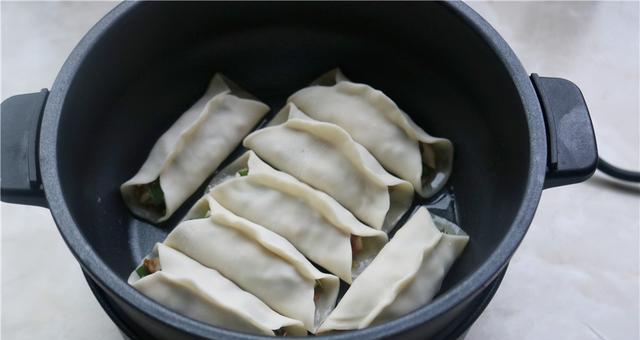 美味可口的以西湖锅贴，让你爱不释口（打造最正宗的以西湖锅贴，不容错过的秘诀和技巧）-第2张图片-美味行家