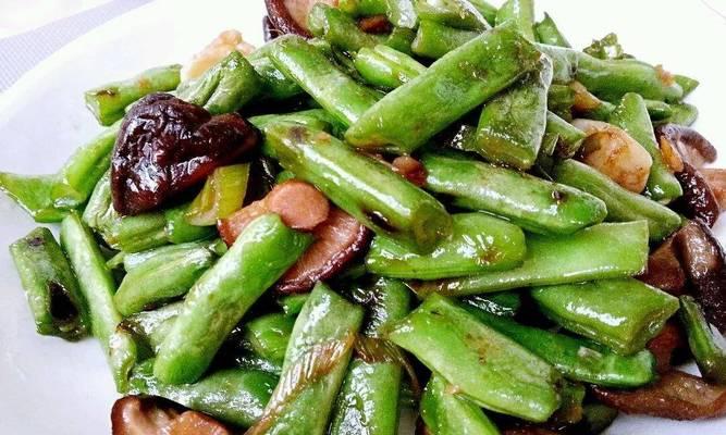 土豆豆角烧香菇——美味健康的素食菜谱（一道家庭必备的清淡素菜，以健康美味为主旨）-第3张图片-美味行家