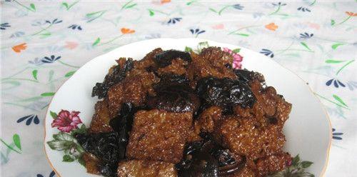 以酥炸黑木耳为主角的美食之旅（掌握炸黑木耳的技巧，让你的味蕾尽情享受）-第1张图片-美味行家