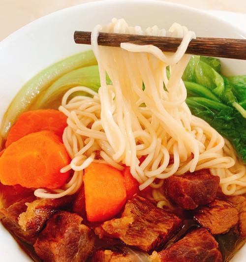 香辣牛肉面年夜饭（家庭必备年夜饭，妈妈的味道再现）-第1张图片-美味行家