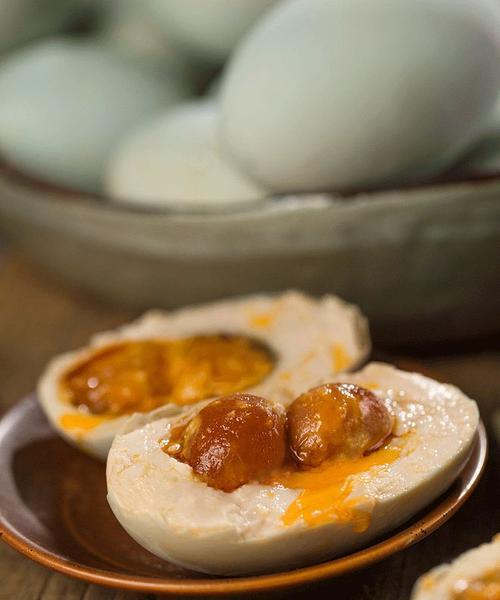 美味营养的鸭蛋咸菜饼制作方法（家庭手工制作，口感鲜香，外皮酥脆，内馅味美）-第3张图片-美味行家