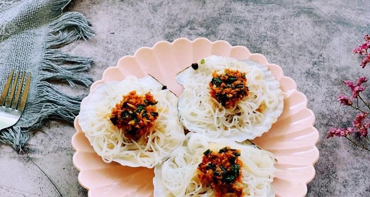 扇贝蒸蒜蓉大虾的制作方法（如何制作口感鲜美的扇贝蒸蒜蓉大虾）-第2张图片-美味行家